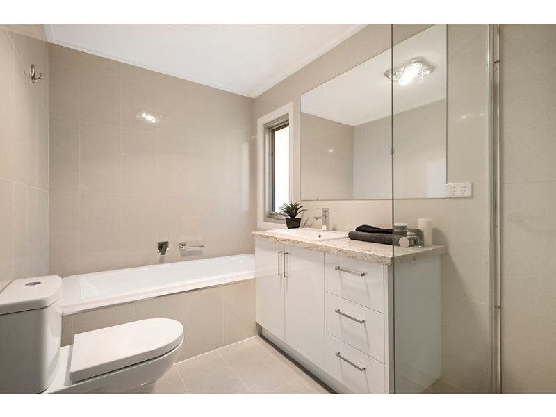 2/10 James Avenue, Mitcham VIC 3132