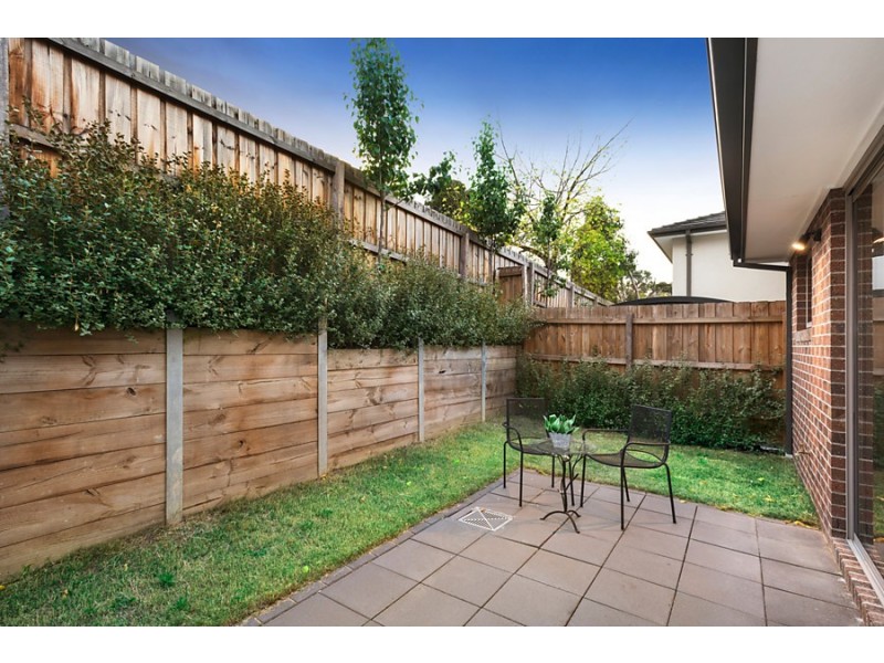 2/10 James Avenue, Mitcham VIC 3132