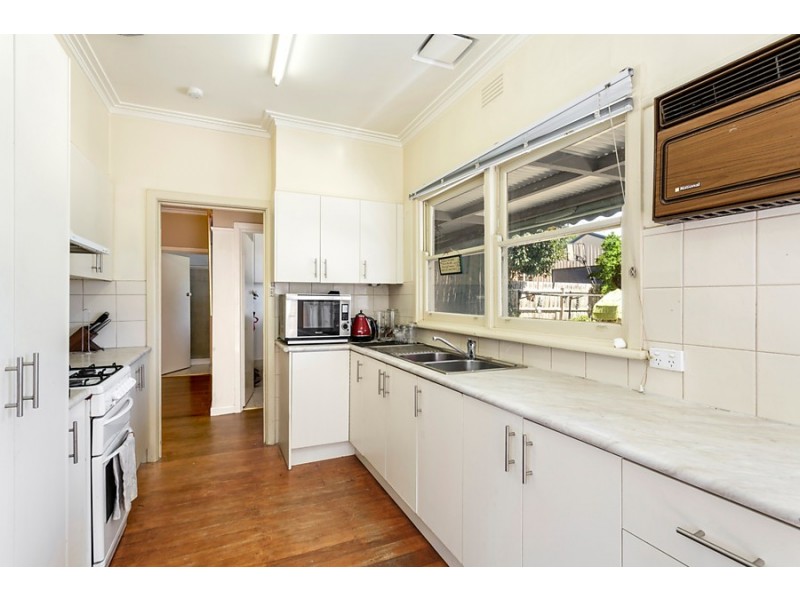 16 Highview Grove, Burwood East VIC 3151