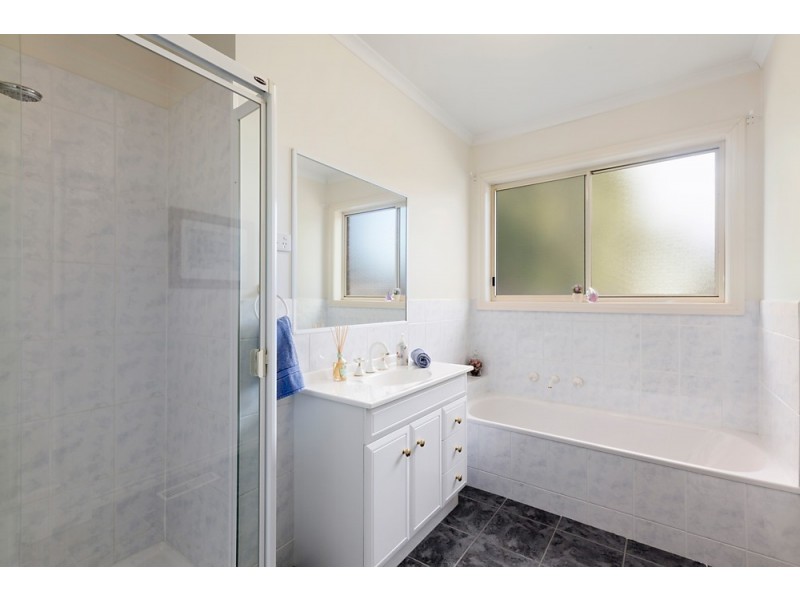 2 Garrisson Grove, Wantirna VIC 3152