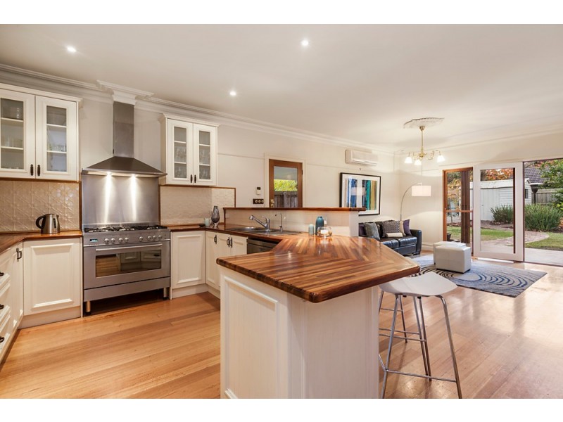 11 Rosstrevor Crescent, Mitcham VIC 3132