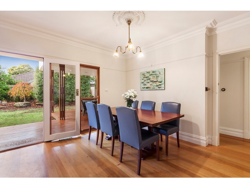 11 Rosstrevor Crescent, Mitcham VIC 3132