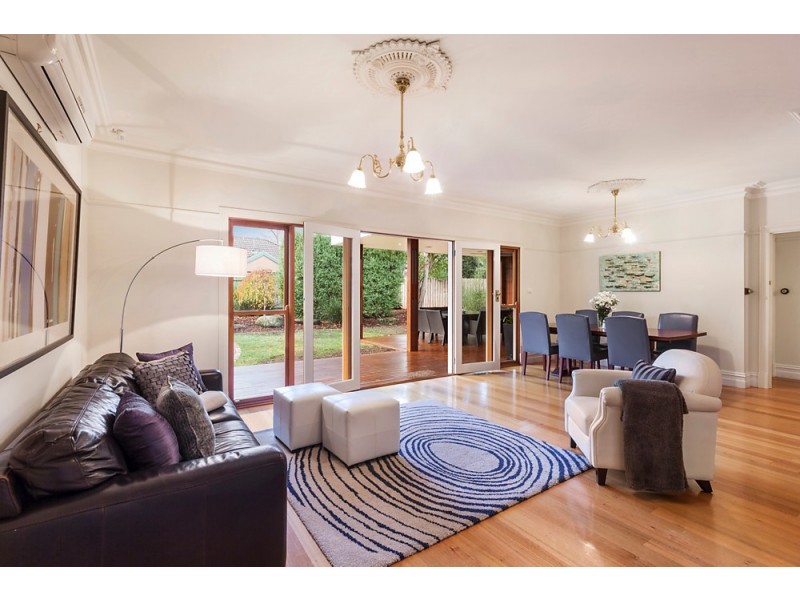 11 Rosstrevor Crescent, Mitcham VIC 3132