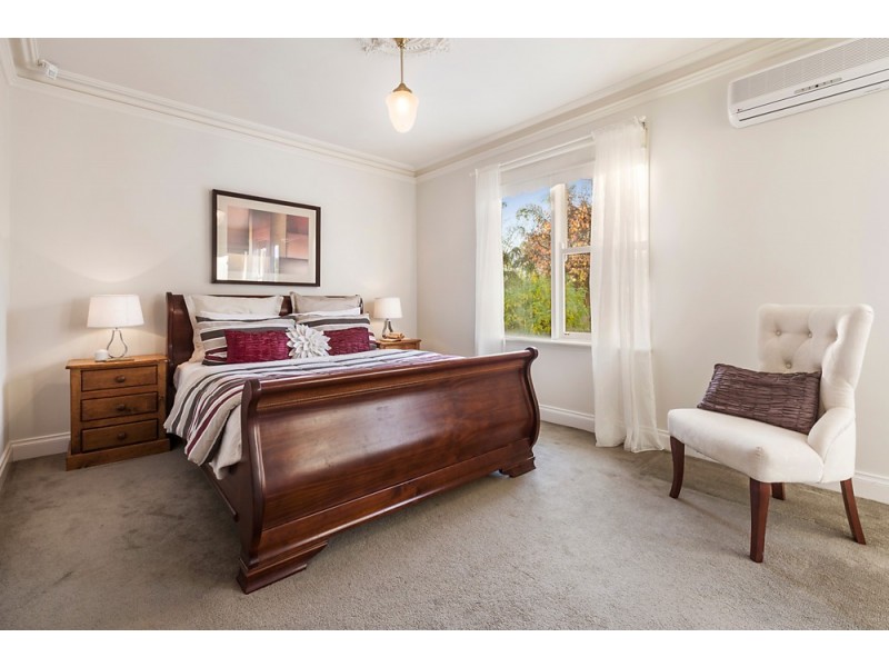 11 Rosstrevor Crescent, Mitcham VIC 3132