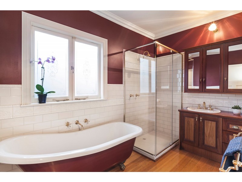 11 Rosstrevor Crescent, Mitcham VIC 3132