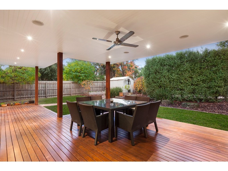 11 Rosstrevor Crescent, Mitcham VIC 3132