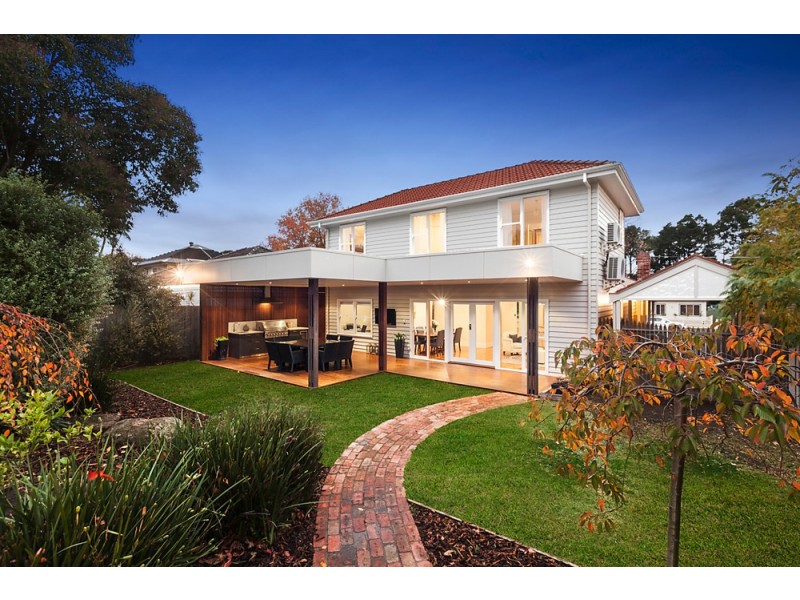 11 Rosstrevor Crescent, Mitcham VIC 3132