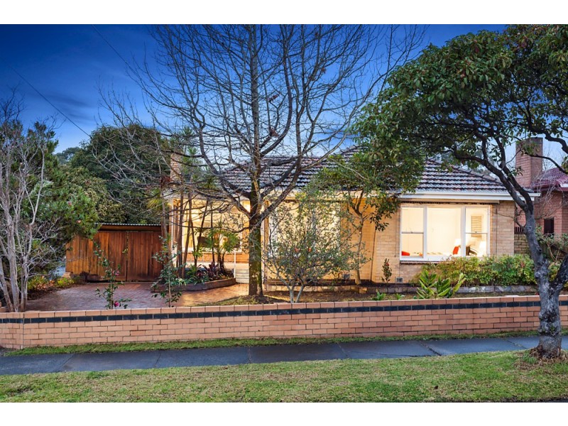 13 Crest Grove, Nunawading VIC 3131
