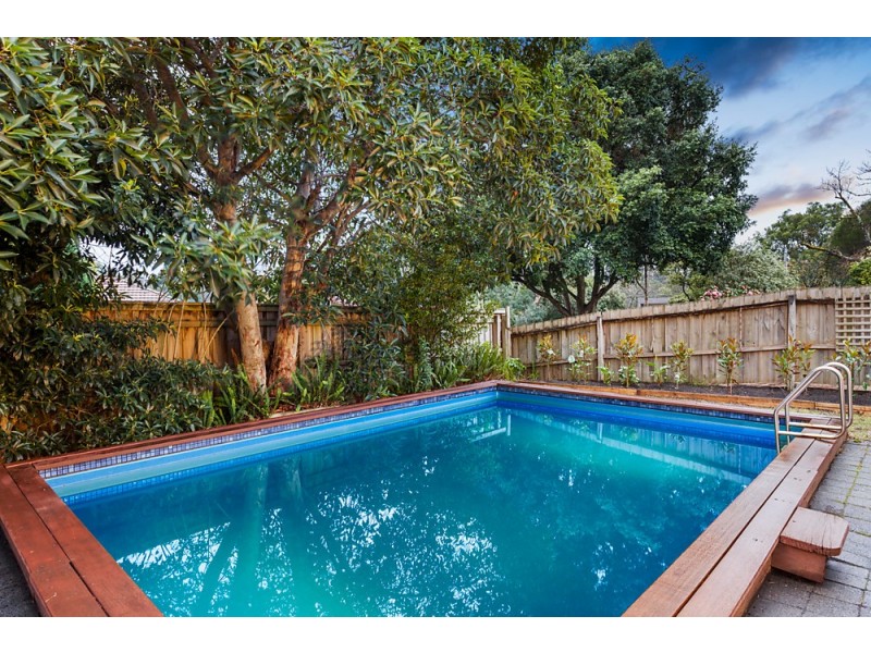 13 Crest Grove, Nunawading VIC 3131