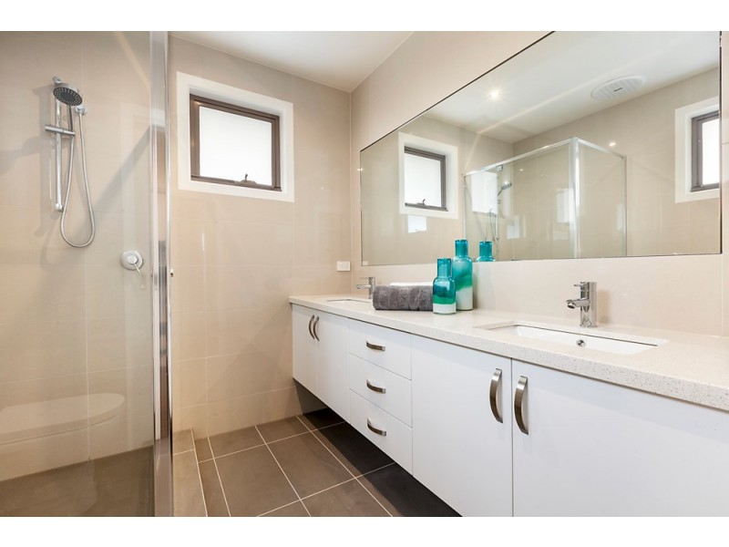 2/408 Middleborough Road, Blackburn VIC 3130