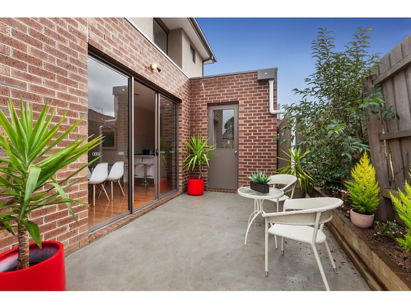 2/408 Middleborough Road, Blackburn VIC 3130