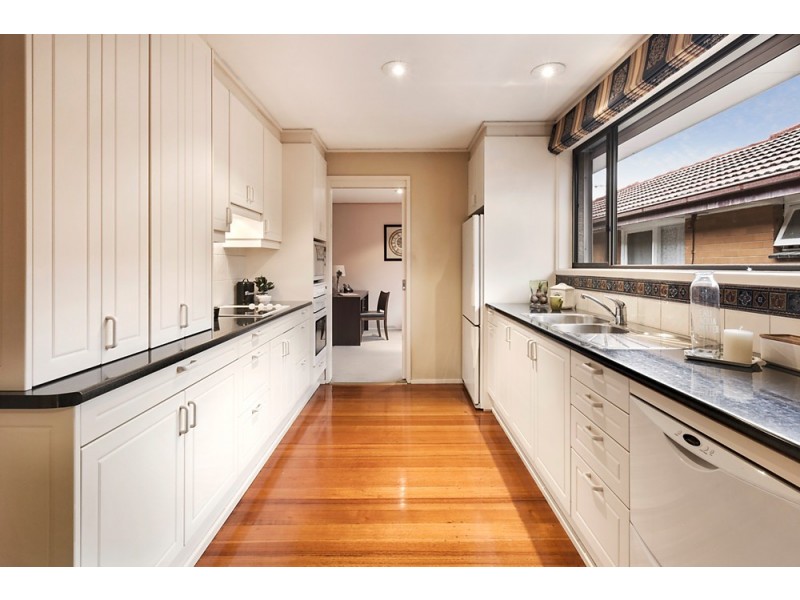 26 Salvana Avenue, Mitcham VIC 3132