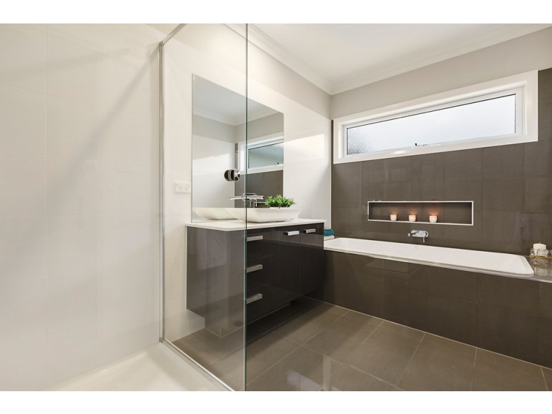 16 Sandgate Road, Blackburn South VIC 3130