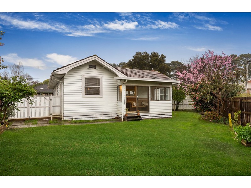 47 Rosstrevor Crescent, Mitcham VIC 3132