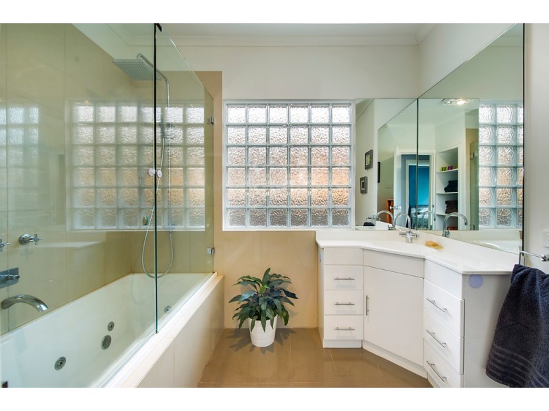 6 Rialton Avenue, Blackburn North VIC 3130