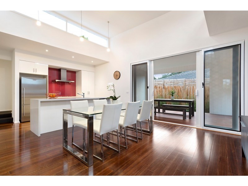 2/12 Thomas Street, Mitcham VIC 3132