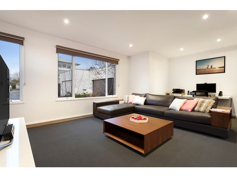 2/12 Thomas Street, Mitcham VIC 3132
