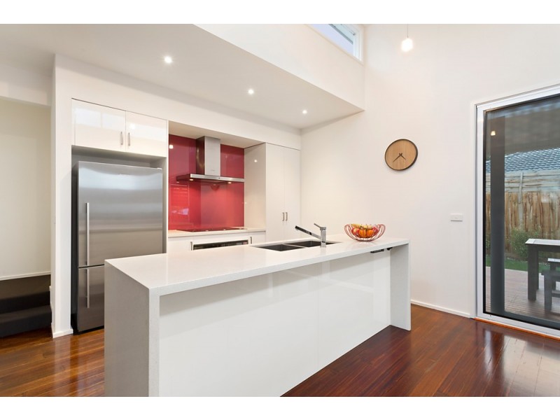 2/12 Thomas Street, Mitcham VIC 3132