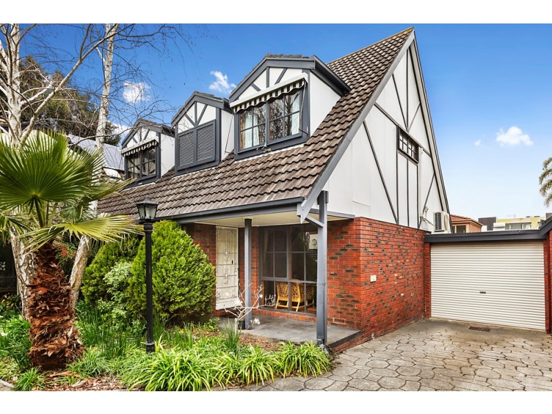 2/11 Vine Street, Blackburn VIC 3130