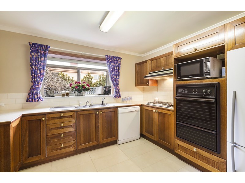 2/11 Vine Street, Blackburn VIC 3130