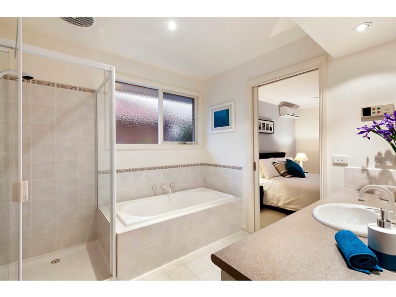 2/10 Owen Street, Mitcham VIC 3132