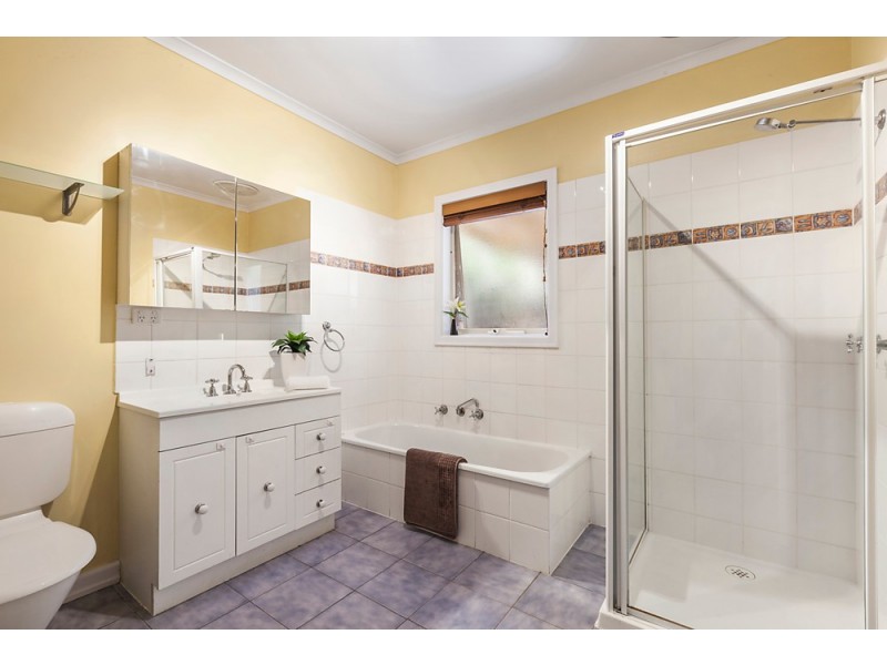 2/113 Springfield Road, Blackburn North VIC 3130