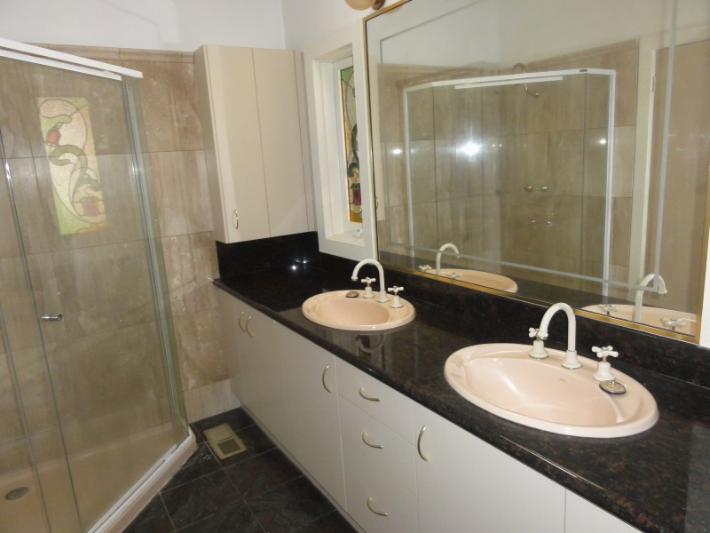 8 Tyrell Avenue, Blackburn VIC 3130