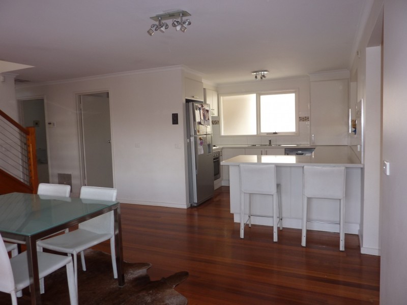 8 Manhattan Square, Vermont VIC 3133