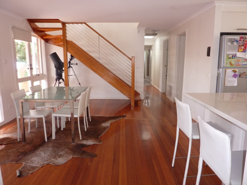 8 Manhattan Square, Vermont VIC 3133