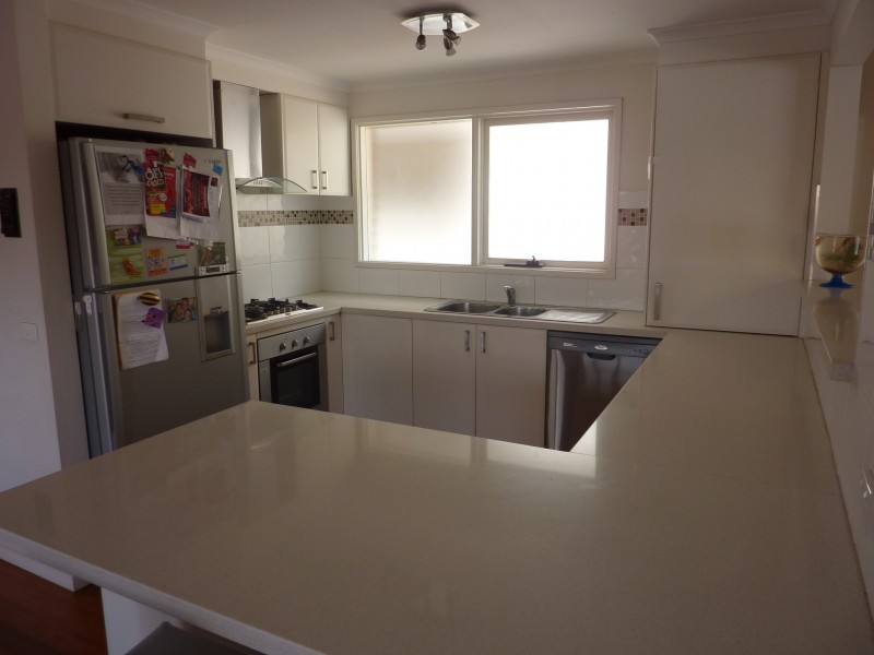 8 Manhattan Square, Vermont VIC 3133