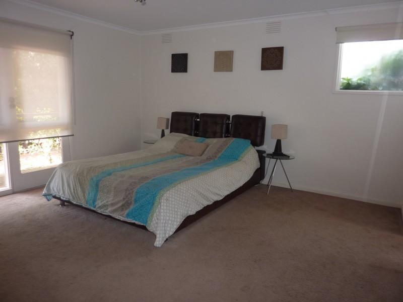 8 Manhattan Square, Vermont VIC 3133