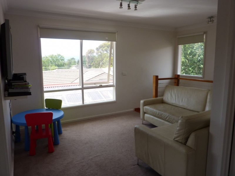 8 Manhattan Square, Vermont VIC 3133