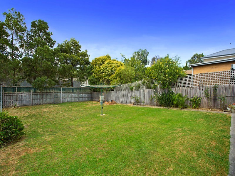 17 Douglas Street, Blackburn North VIC 3130