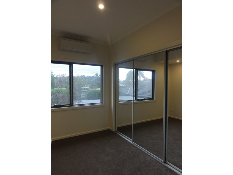 2/1 Peter Street, Box Hill North VIC 3129