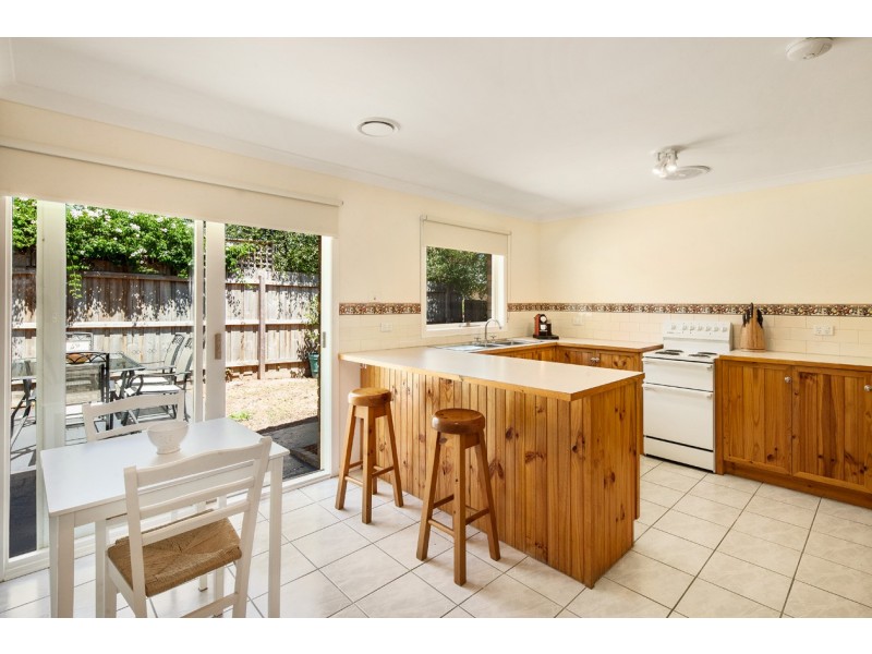 2/26 Canterbury Road, Blackburn South VIC 3130