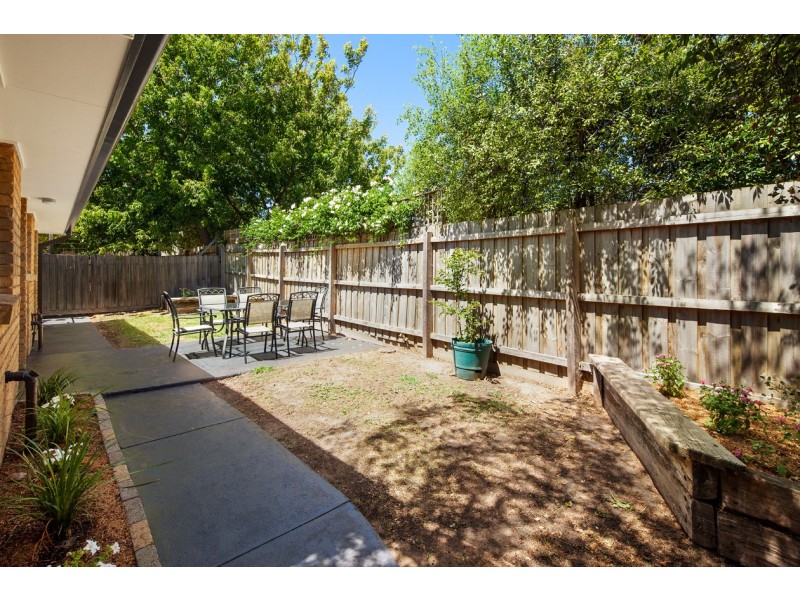 2/26 Canterbury Road, Blackburn South VIC 3130