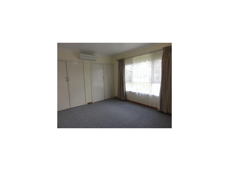 68 Lindisfarne Drive, Burwood East VIC 3151