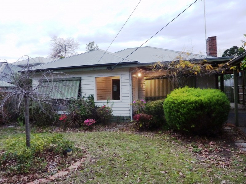 4 Ashlar Crescent, Blackburn VIC 3130