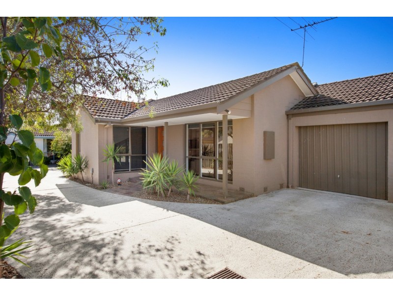 2/18 McClares Road, Vermont VIC 3133