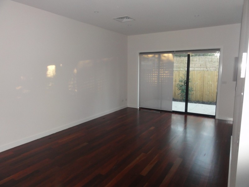 2/17 Forster Street, Mitcham VIC 3132