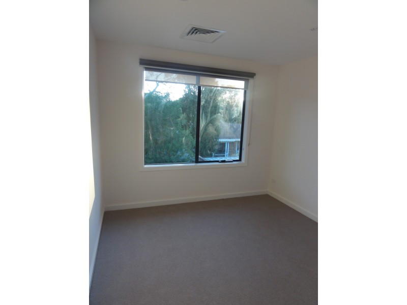 2/17 Forster Street, Mitcham VIC 3132