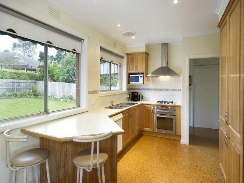4 Pursell Avenue, Blackburn South VIC 3130