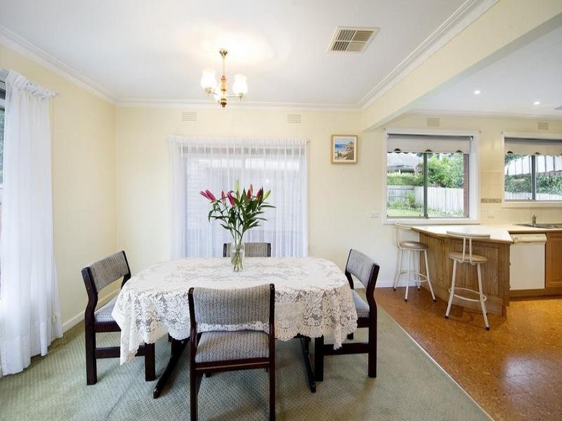 4 Pursell Avenue, Blackburn South VIC 3130