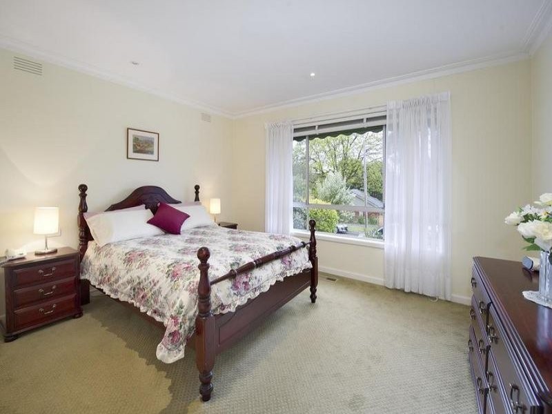 4 Pursell Avenue, Blackburn South VIC 3130