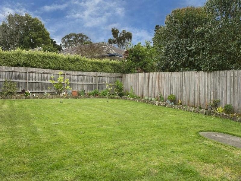 4 Pursell Avenue, Blackburn South VIC 3130