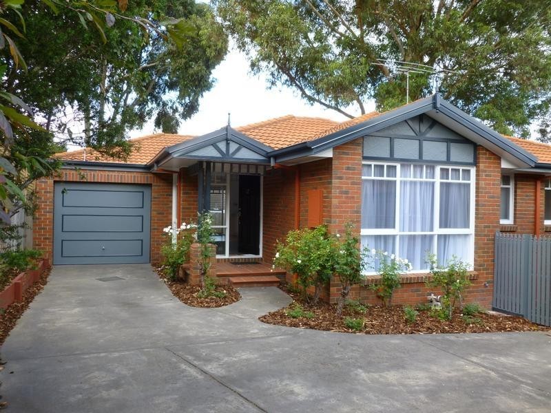 2/17 Hillside Crescent, Blackburn VIC 3130