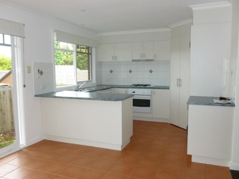 2/17 Hillside Crescent, Blackburn VIC 3130