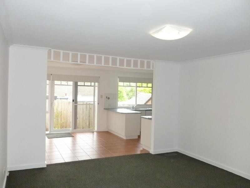 2/17 Hillside Crescent, Blackburn VIC 3130