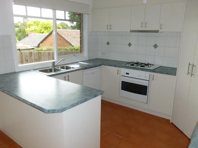 2/17 Hillside Crescent, Blackburn VIC 3130