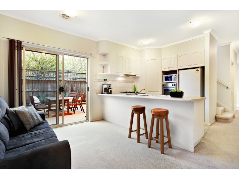 23 Illowra Walk, Blackburn South VIC 3130
